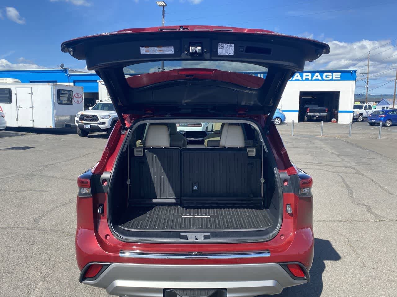 Thumbnail: 2021 Toyota Highlander - 25