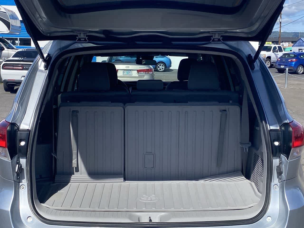 Thumbnail: 2019 Toyota Highlander - 23