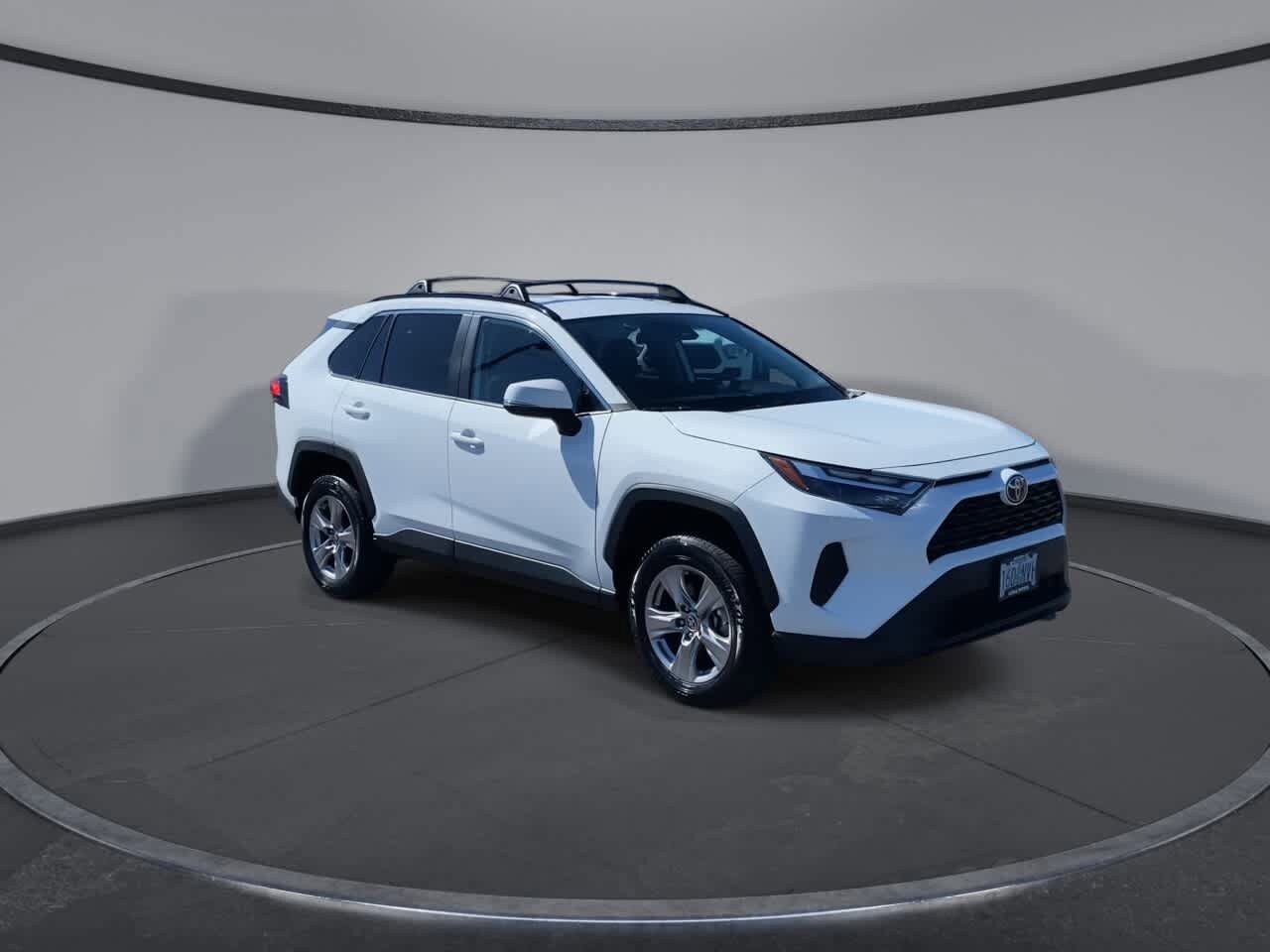 2022 Toyota RAV4 XLE photo 2