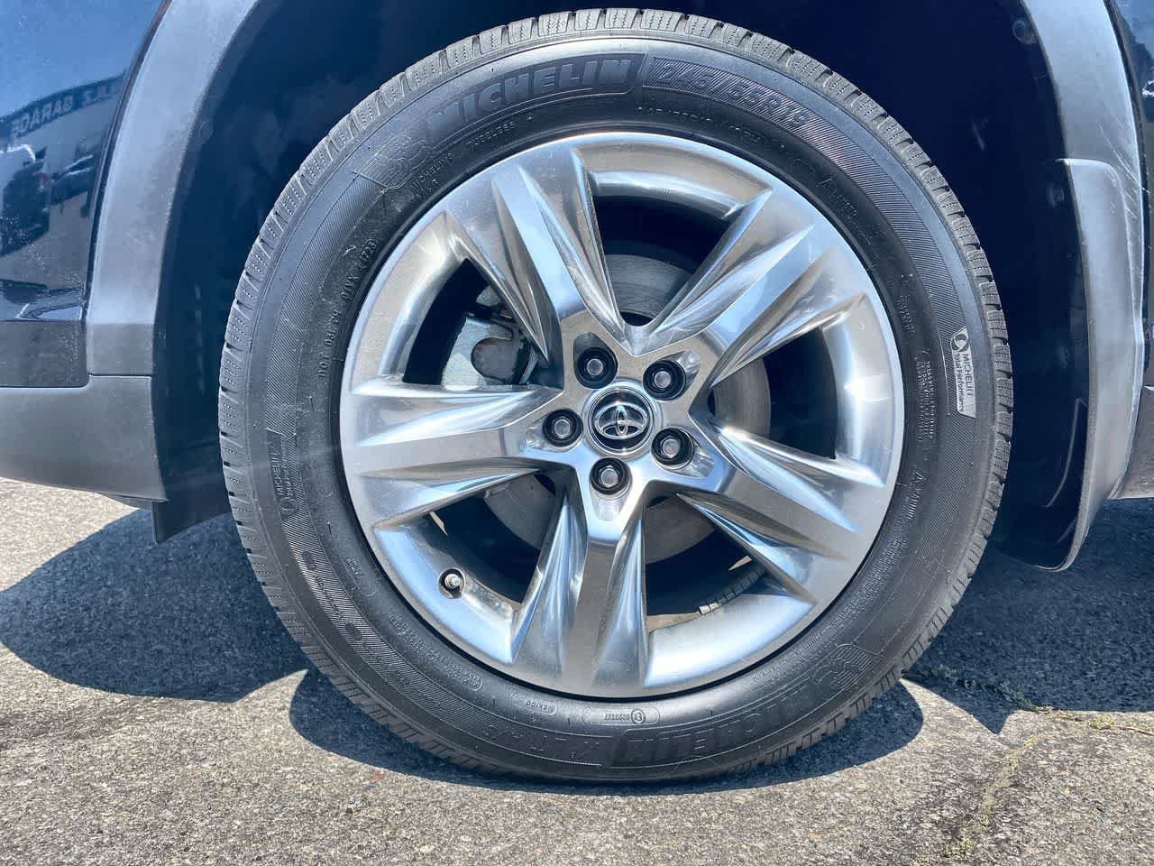 Thumbnail: 2019 Toyota Highlander - 10