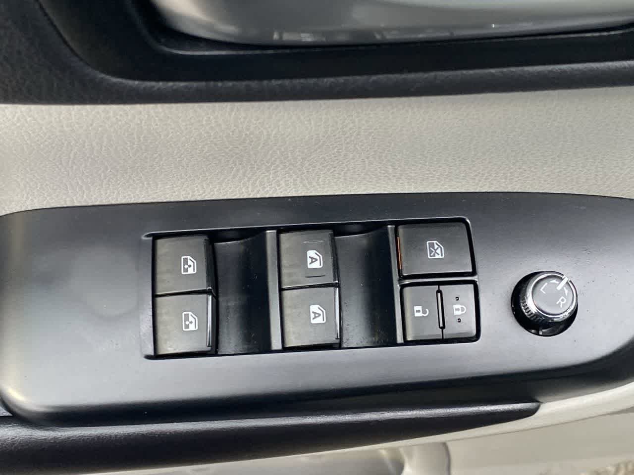 Thumbnail: 2019 Toyota Highlander - 13