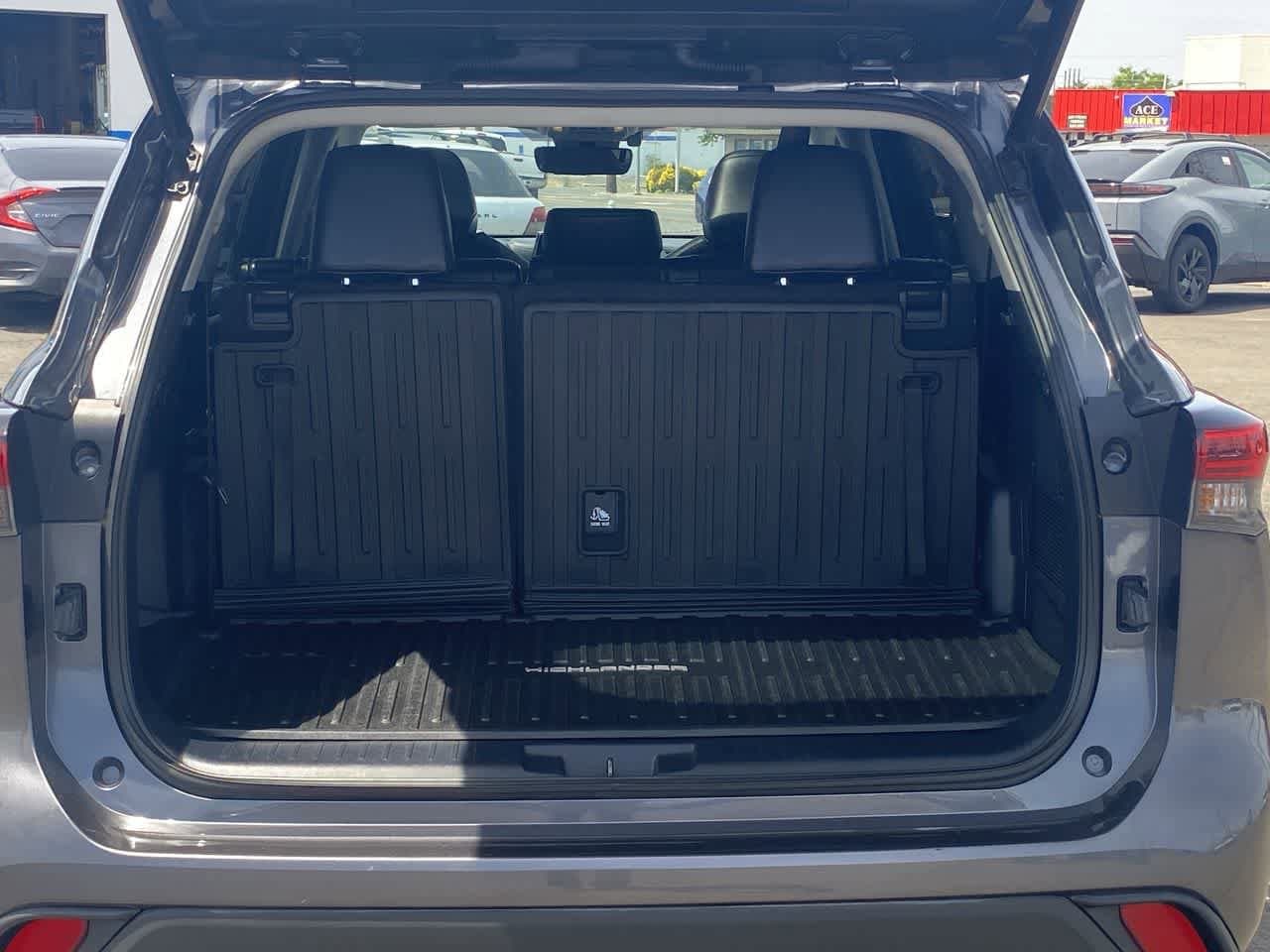 Thumbnail: 2020 Toyota Highlander - 25