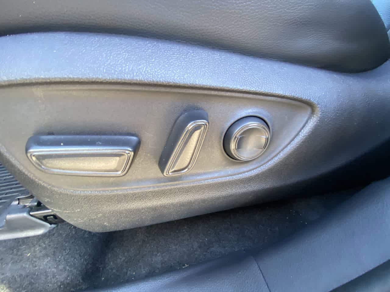 Thumbnail: 2023 Toyota Highlander - 12