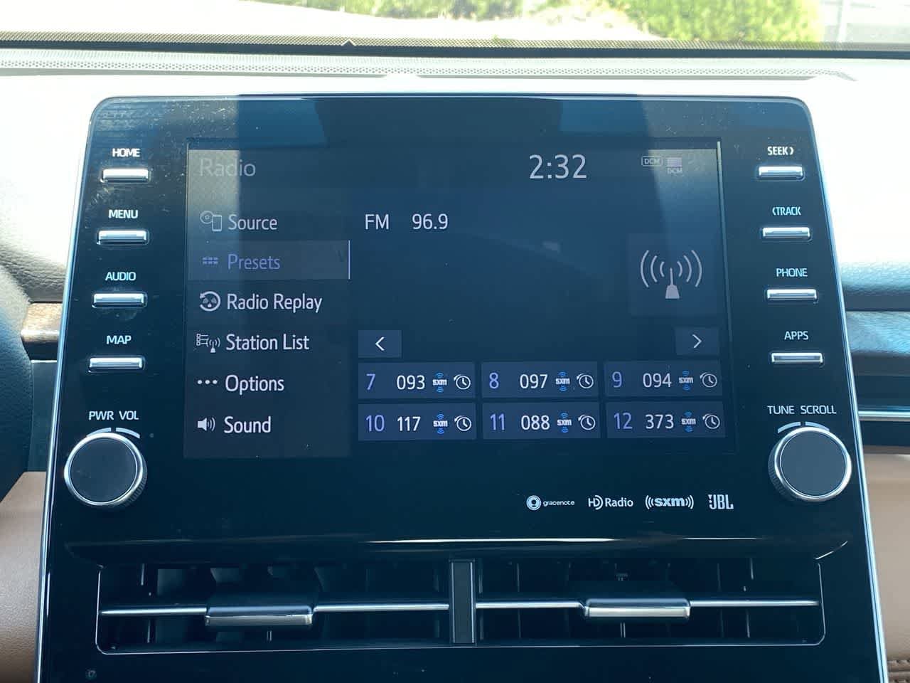 2022 Toyota Avalon Limited 16