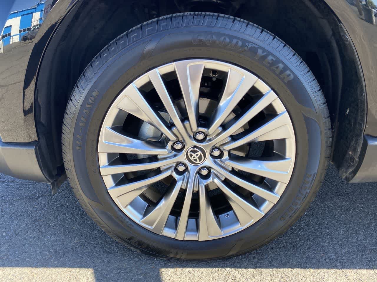 Thumbnail: 2022 Toyota Venza - 10