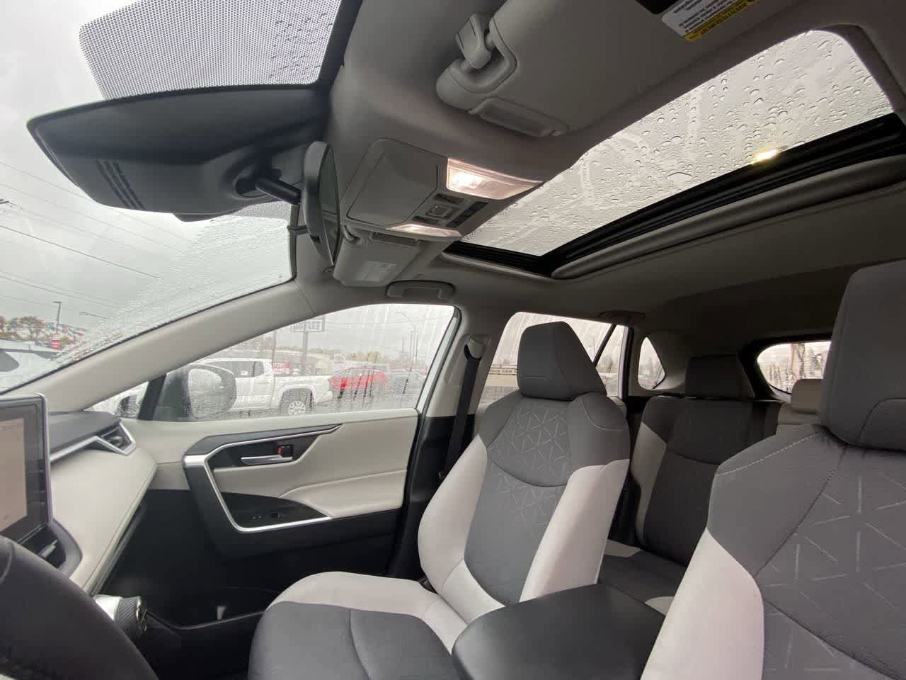 Thumbnail: 2023 Toyota RAV4 - 21