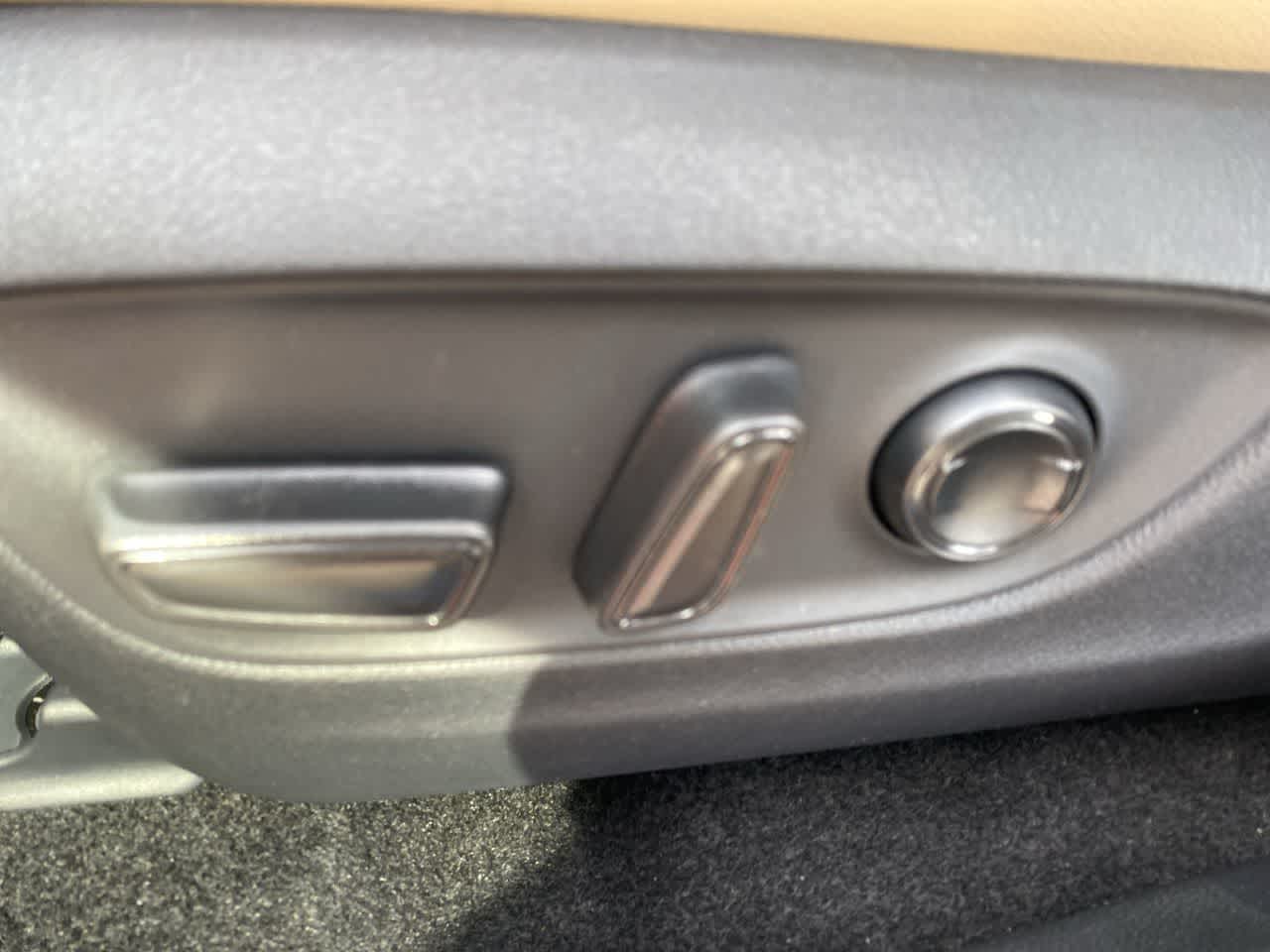 Thumbnail: 2025 Toyota RAV4 - 12