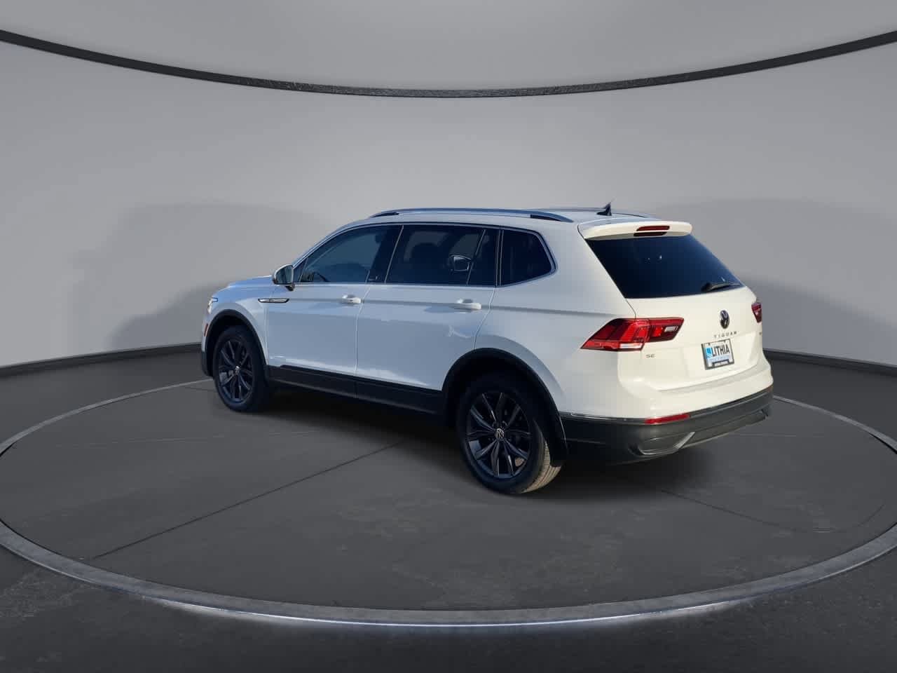 Thumbnail: 2022 Volkswagen Tiguan - 6