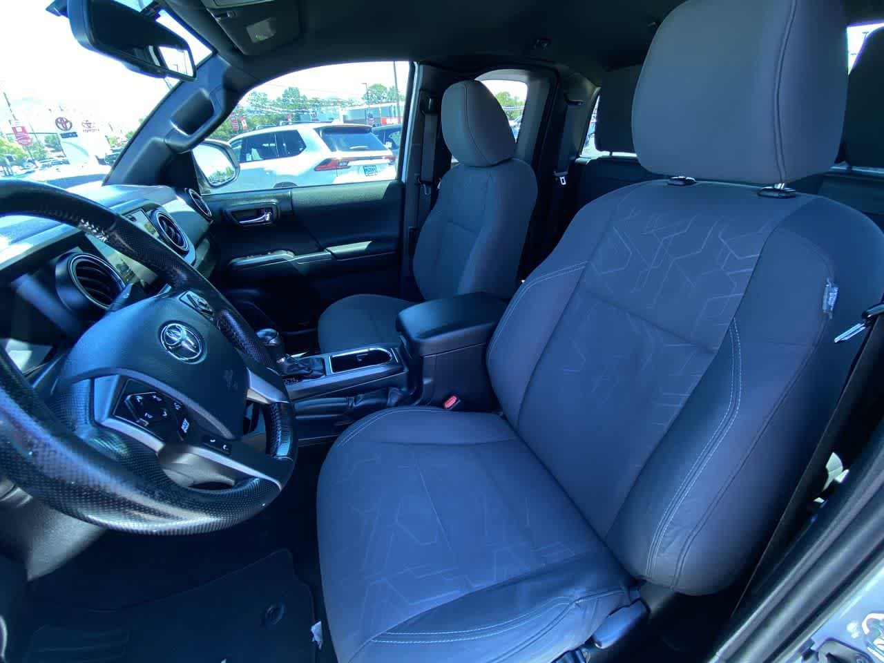 Thumbnail: 2016 Toyota Tacoma - 11