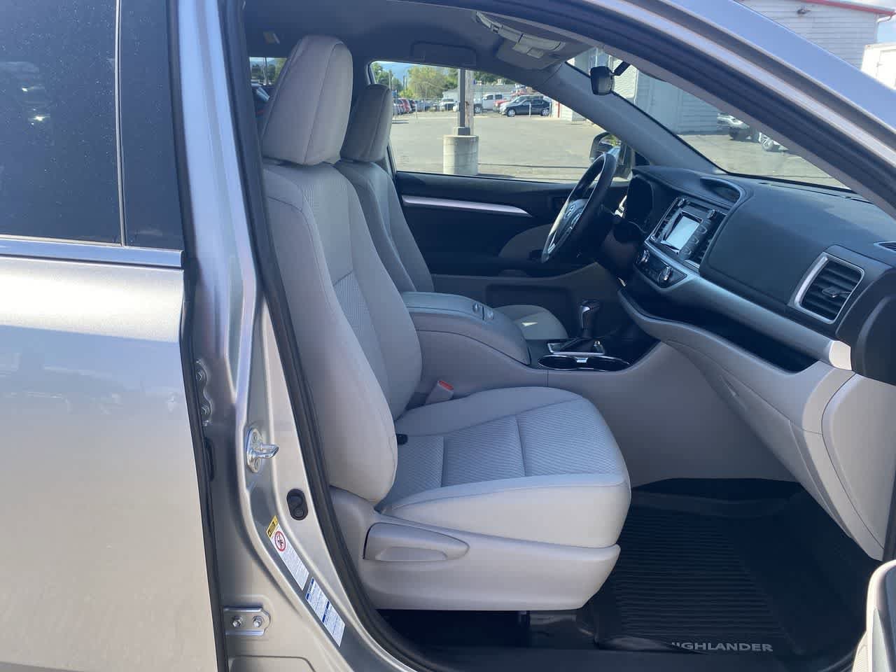 Thumbnail: 2019 Toyota Highlander - 24