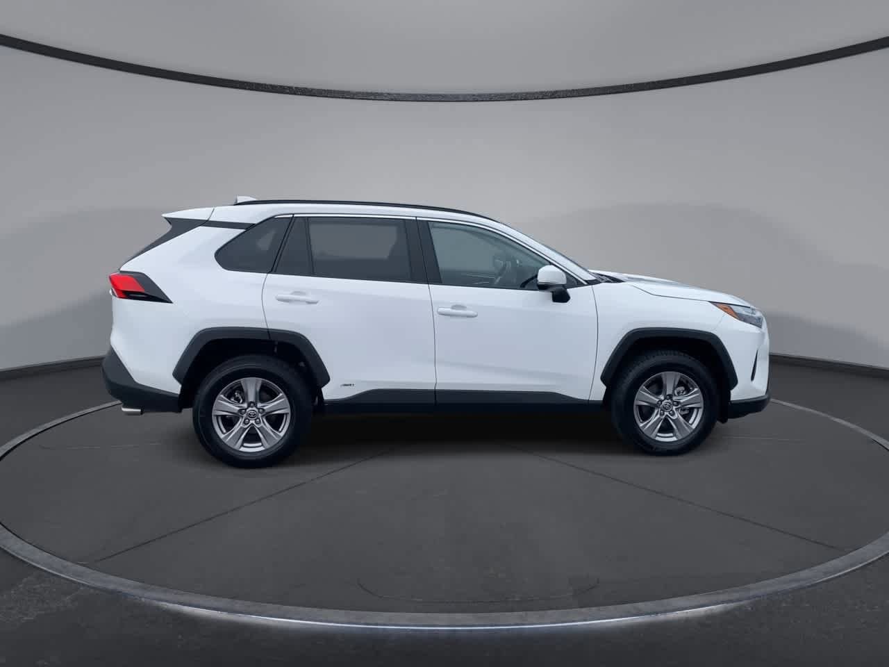 Thumbnail: 2022 Toyota RAV4 - 9