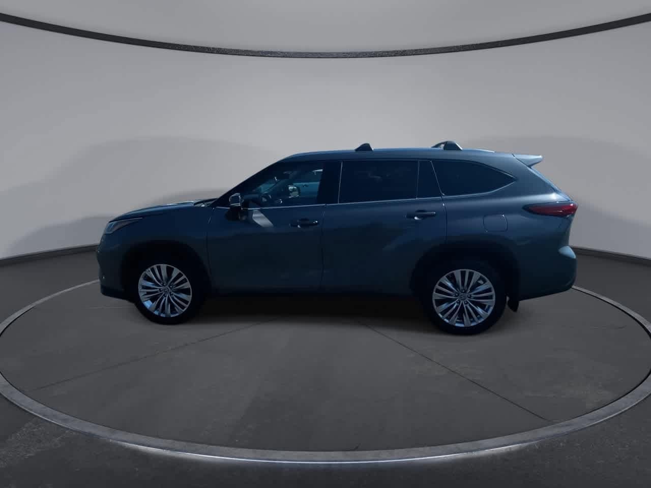 Thumbnail: 2023 Toyota Highlander - 5