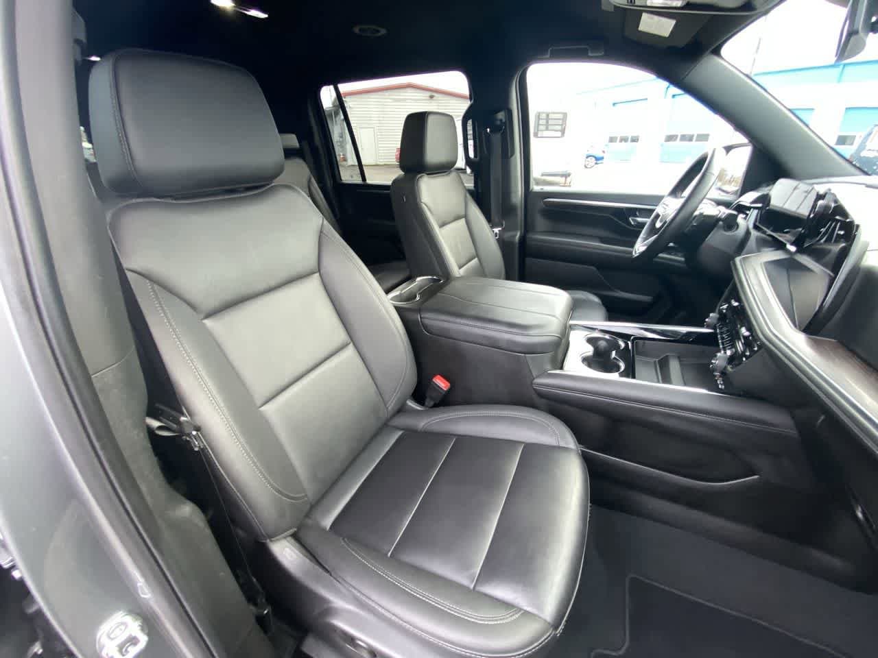 Thumbnail: 2025 Chevrolet Suburban - 25