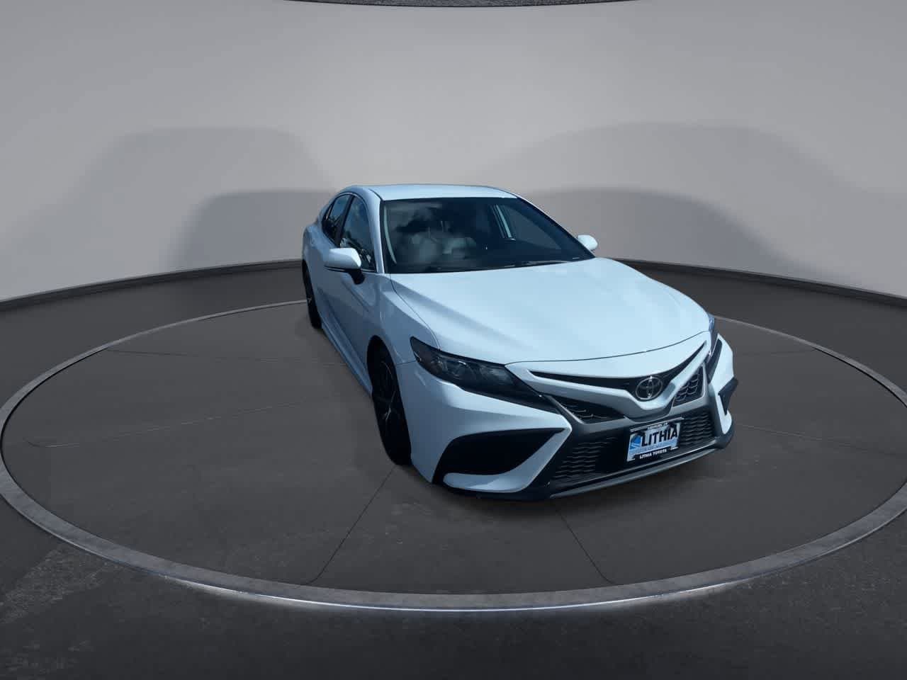 Certified 2022 Toyota Camry SE with VIN 4T1G11AK1NU686515 for sale in Medford, OR