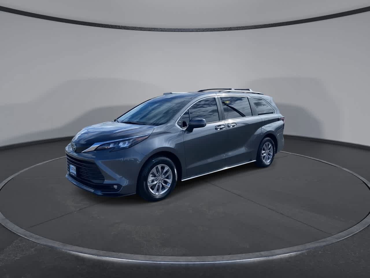 2025 Toyota Sienna XLE photo 4