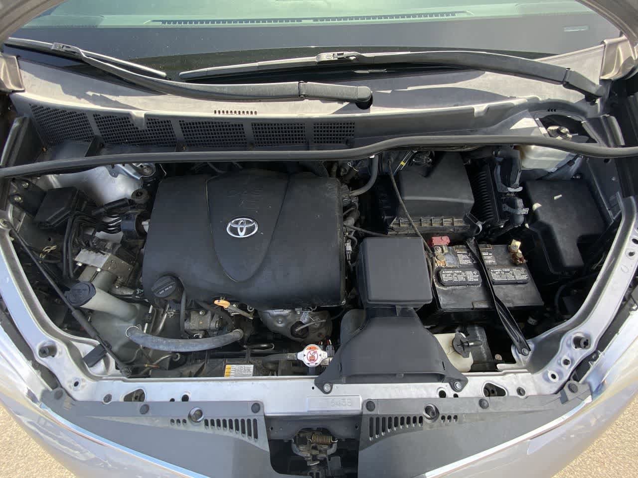 Thumbnail: 2018 Toyota Sienna - 26