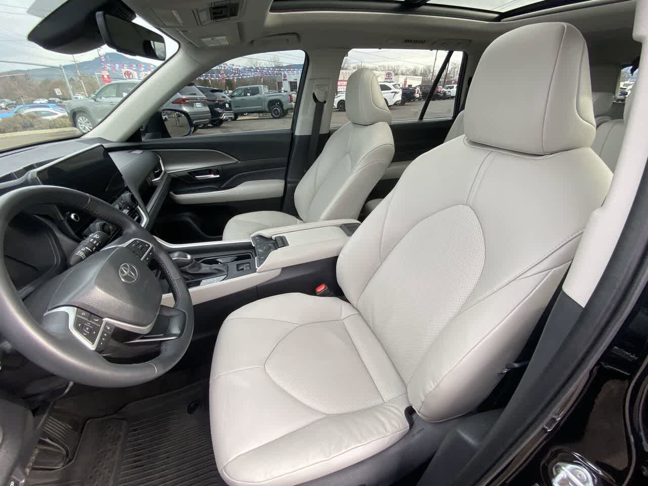 Thumbnail: 2024 Toyota Grand Highlander - 11