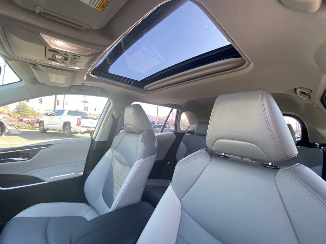 Thumbnail: 2023 Toyota RAV4 - 21