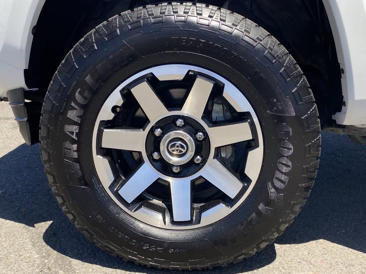 Thumbnail: 2022 Toyota Tacoma - 10