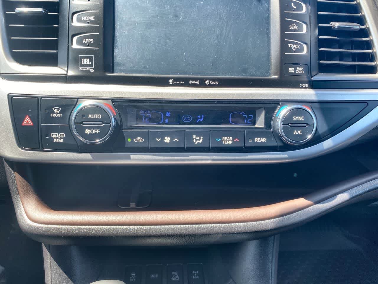 Thumbnail: 2019 Toyota Highlander - 18