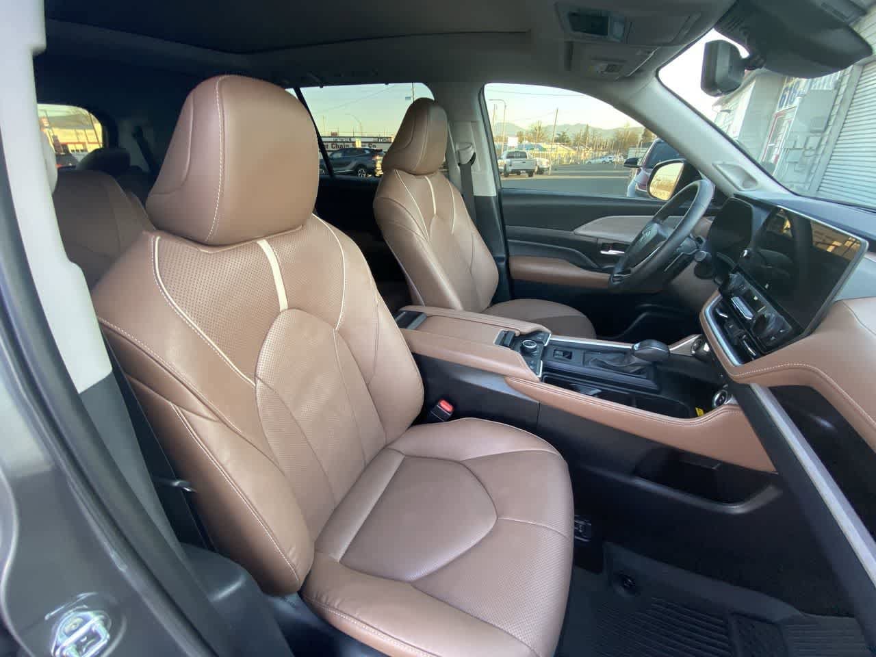 Thumbnail: 2025 Toyota Grand Highlander - 25