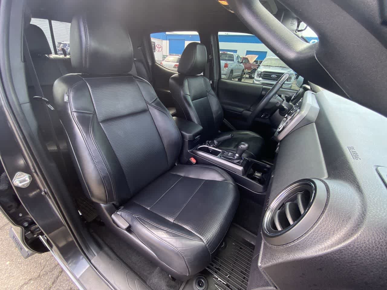 Thumbnail: 2020 Toyota Tacoma - 25