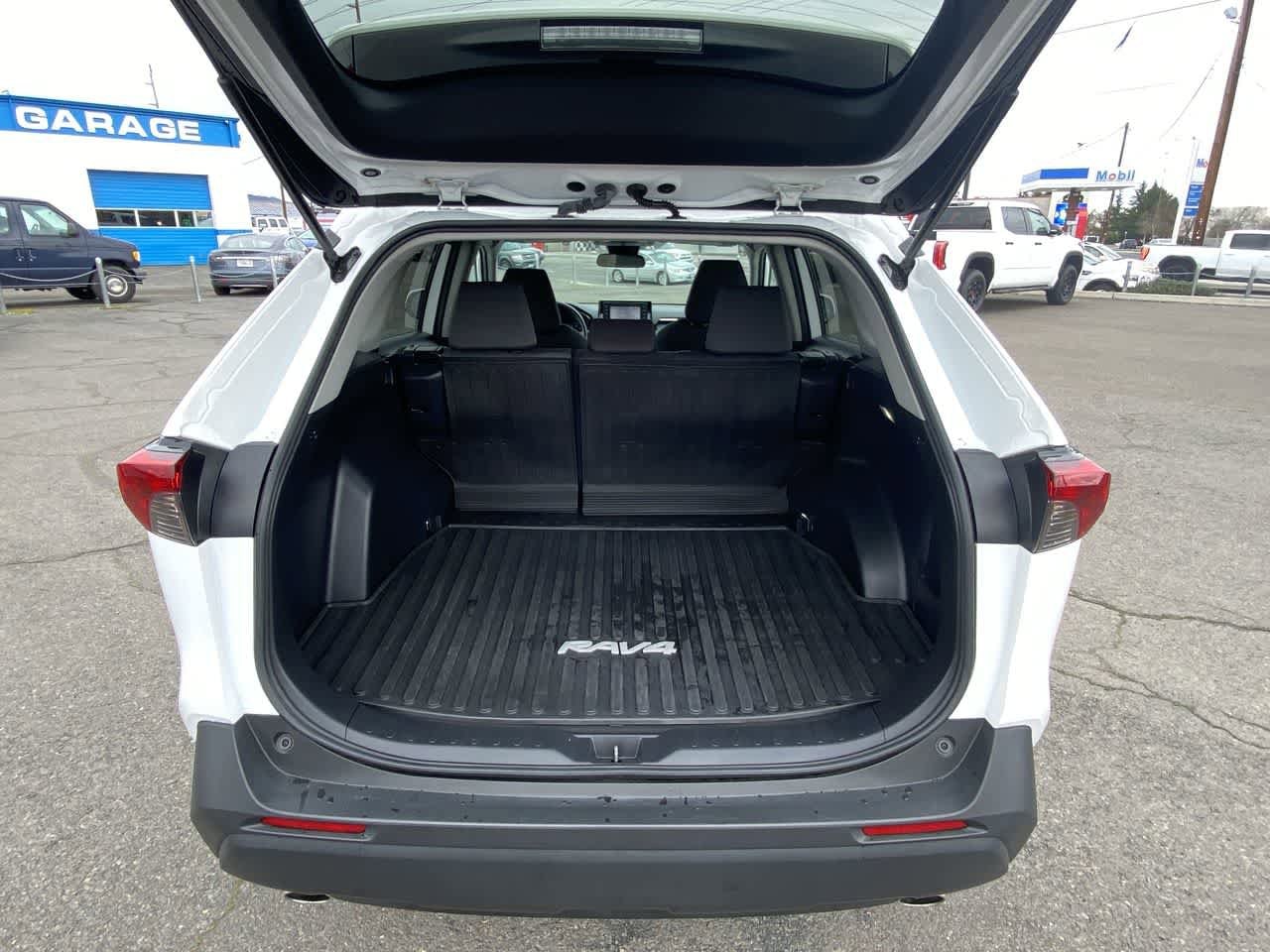 Thumbnail: 2022 Toyota RAV4 - 22