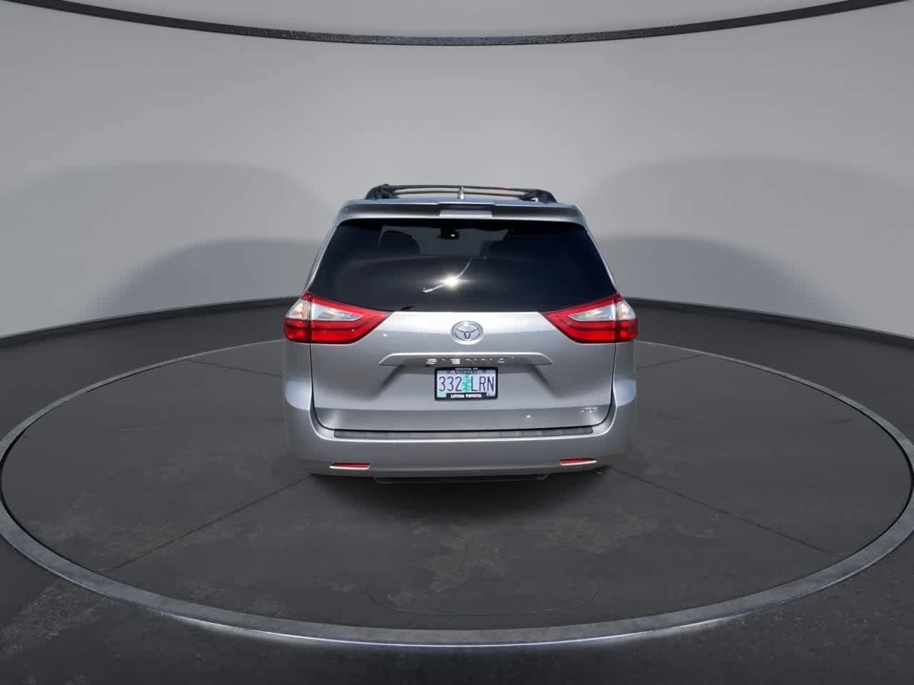 Thumbnail: 2018 Toyota Sienna - 7