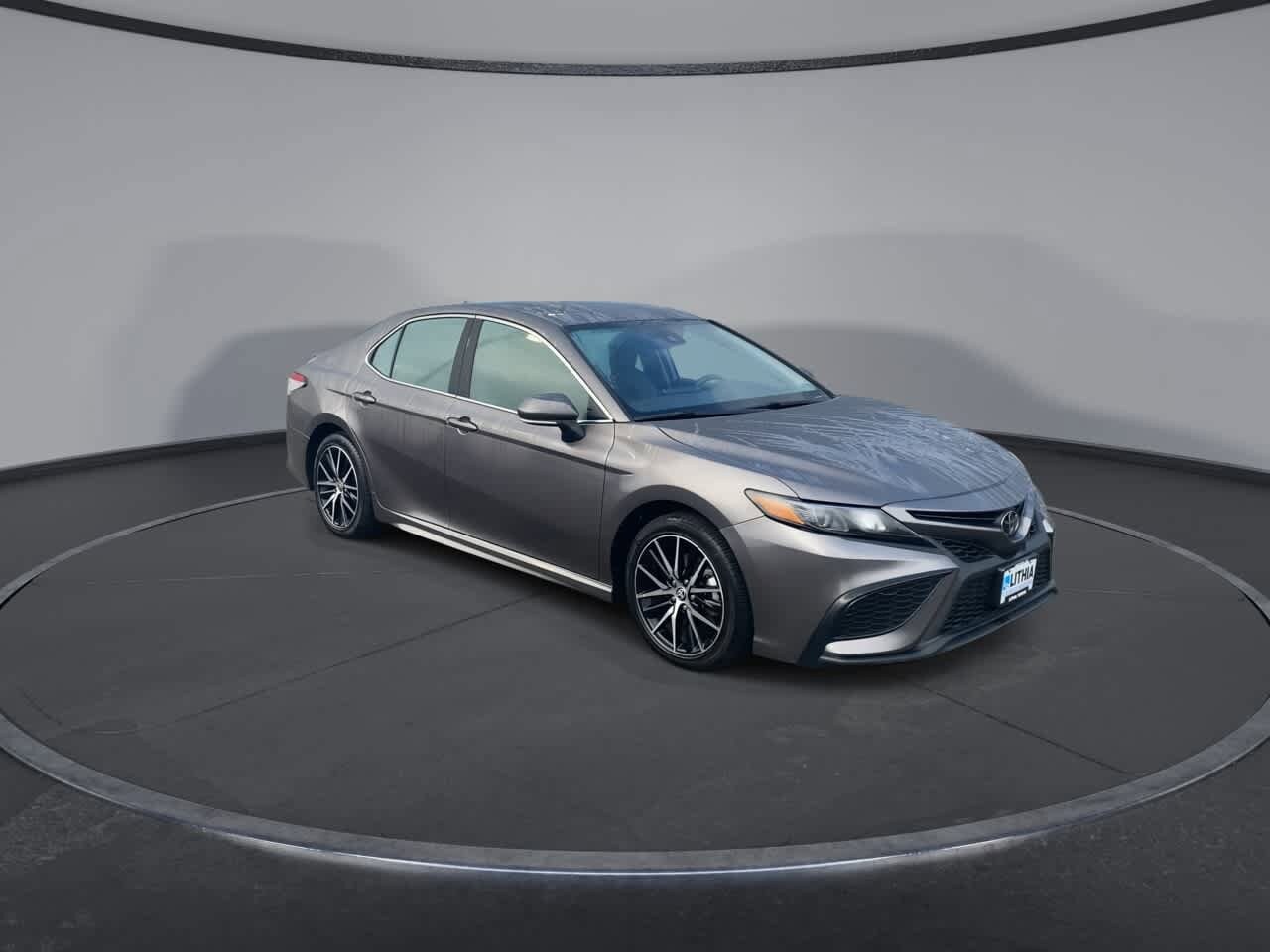 2022 Toyota Camry SE photo 2