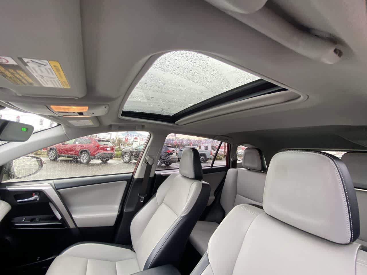 Thumbnail: 2018 Toyota RAV4 - 21