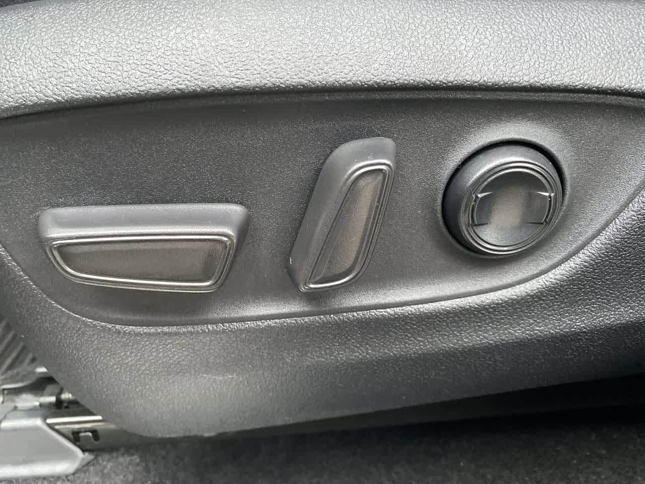 Thumbnail: 2023 Toyota Highlander - 12