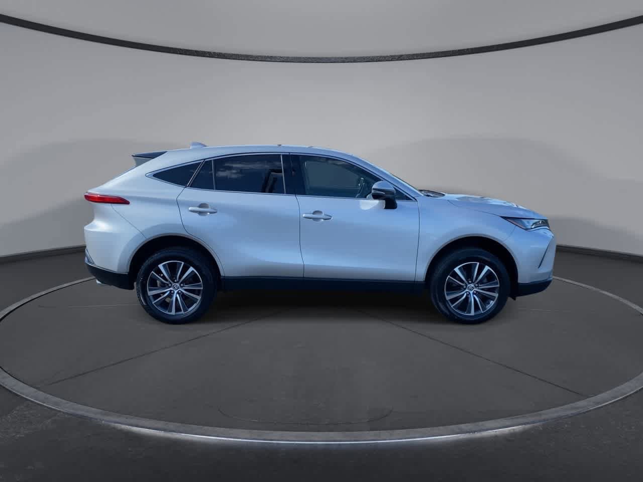Thumbnail: 2022 Toyota Venza - 9