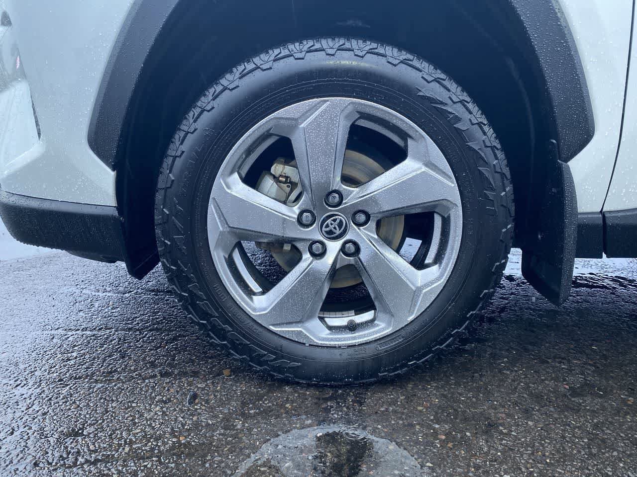 Thumbnail: 2020 Toyota RAV4 - 10