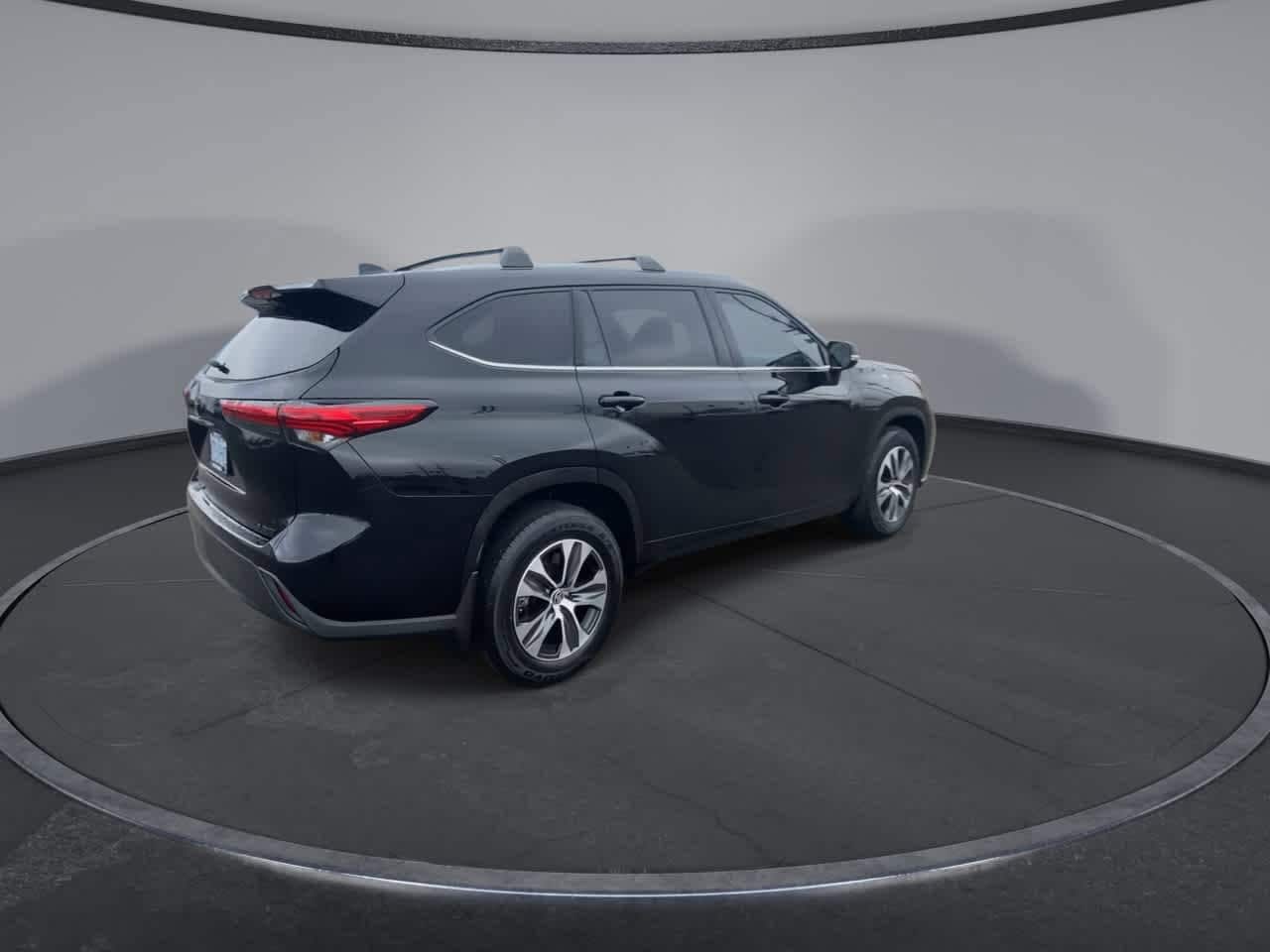 Thumbnail: 2022 Toyota Highlander - 8