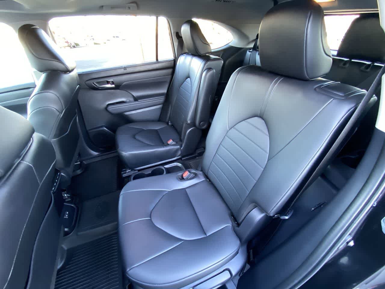 Thumbnail: 2024 Toyota Highlander - 22