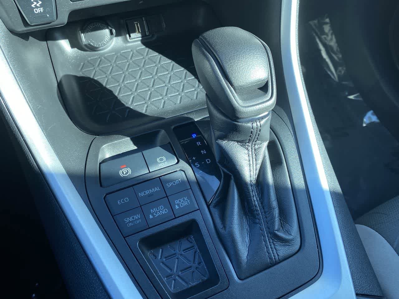 2021 Toyota RAV4 XLE 19