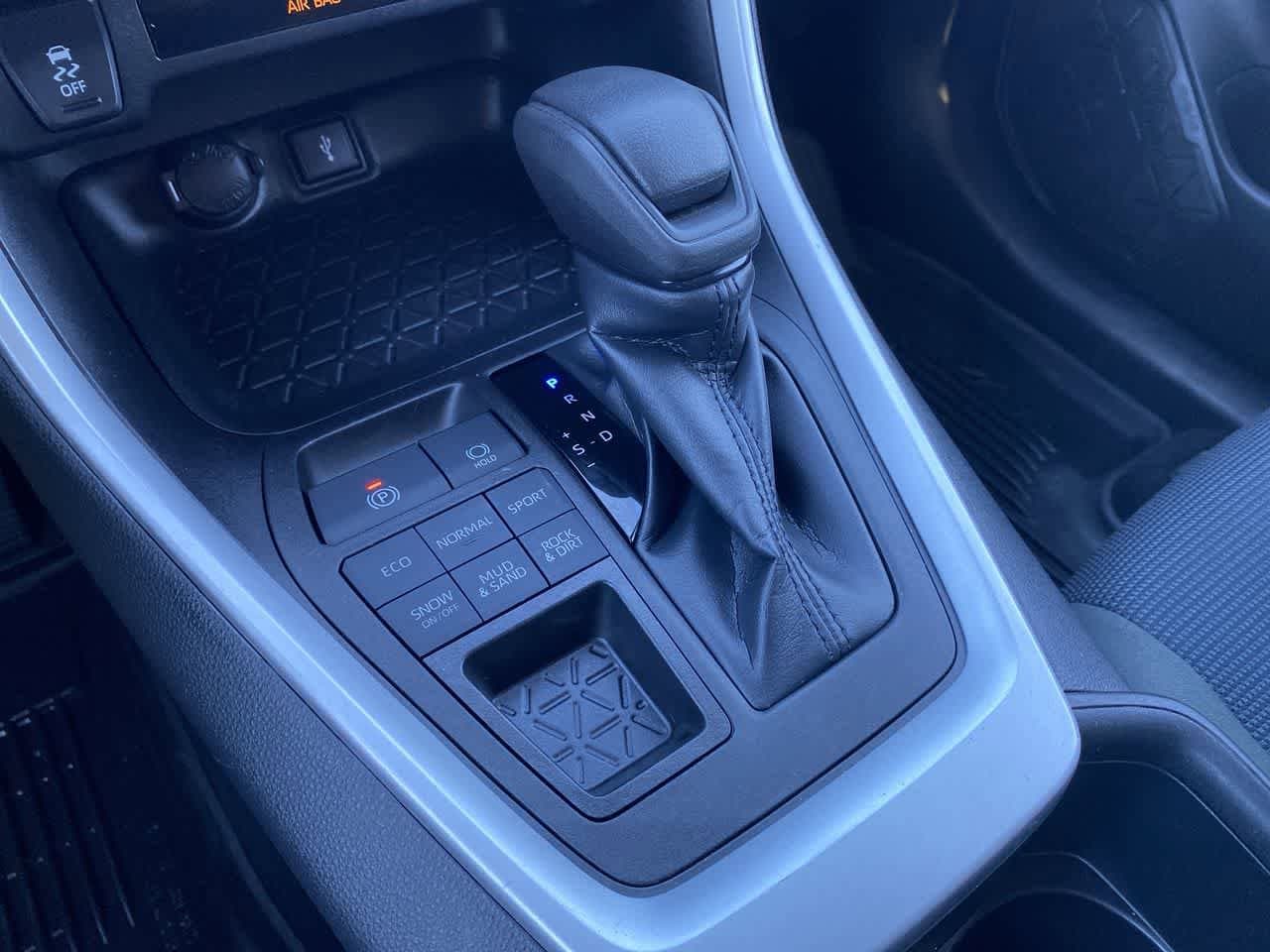 Thumbnail: 2022 Toyota RAV4 - 19