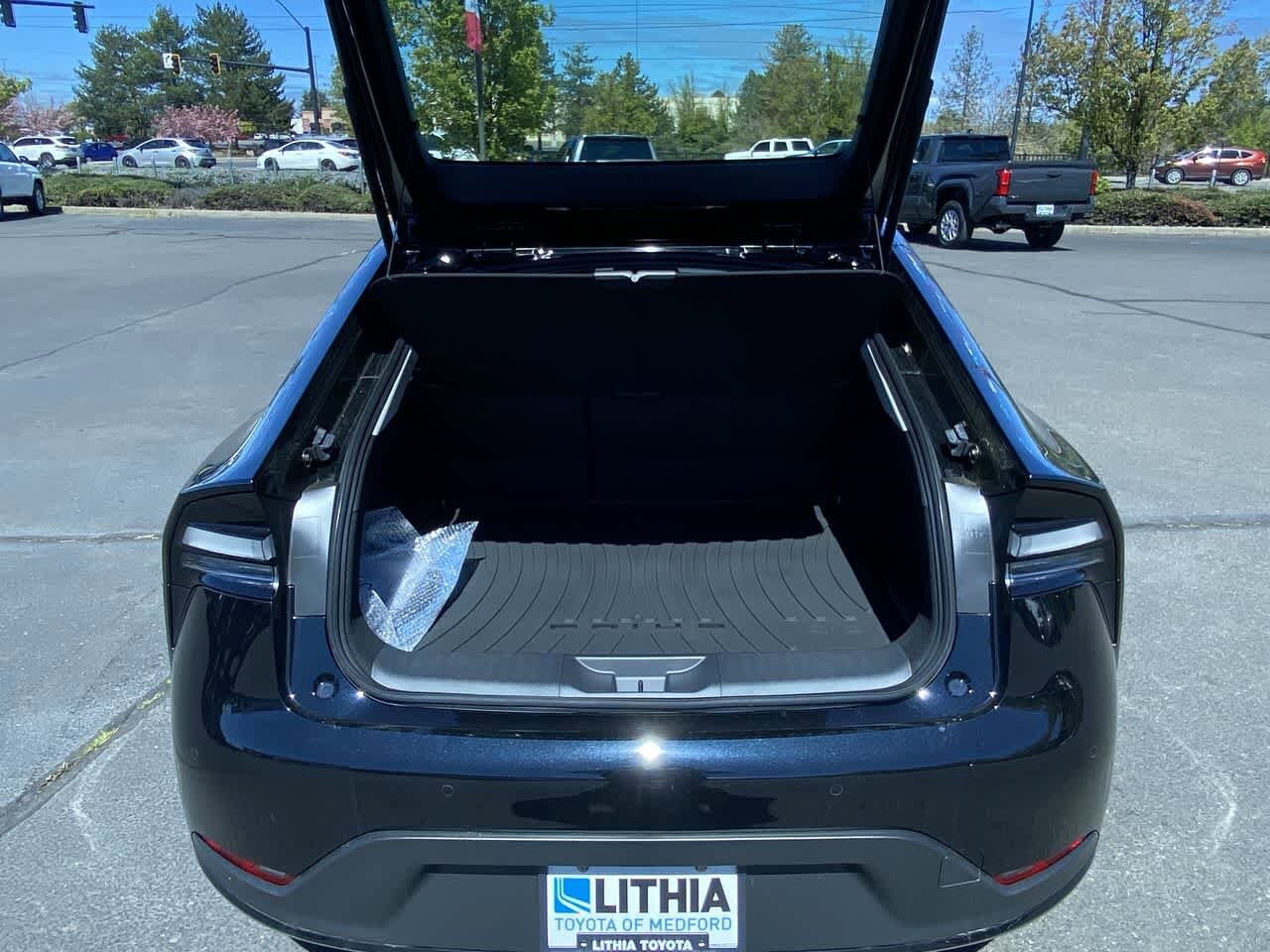 Thumbnail: 2024 Toyota Prius Prime - 21