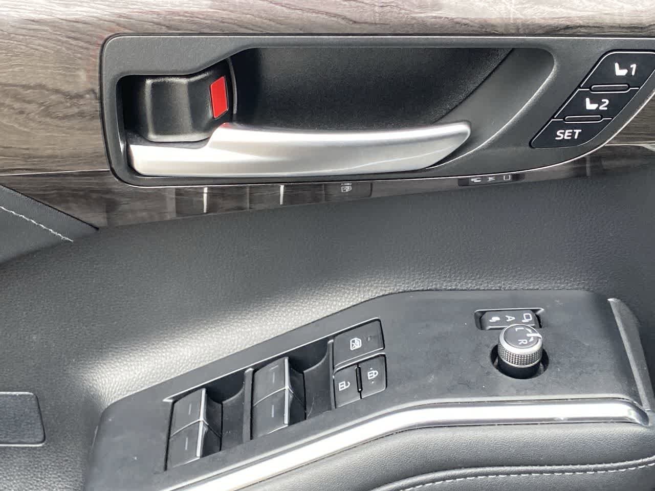 Thumbnail: 2023 Toyota Highlander - 13