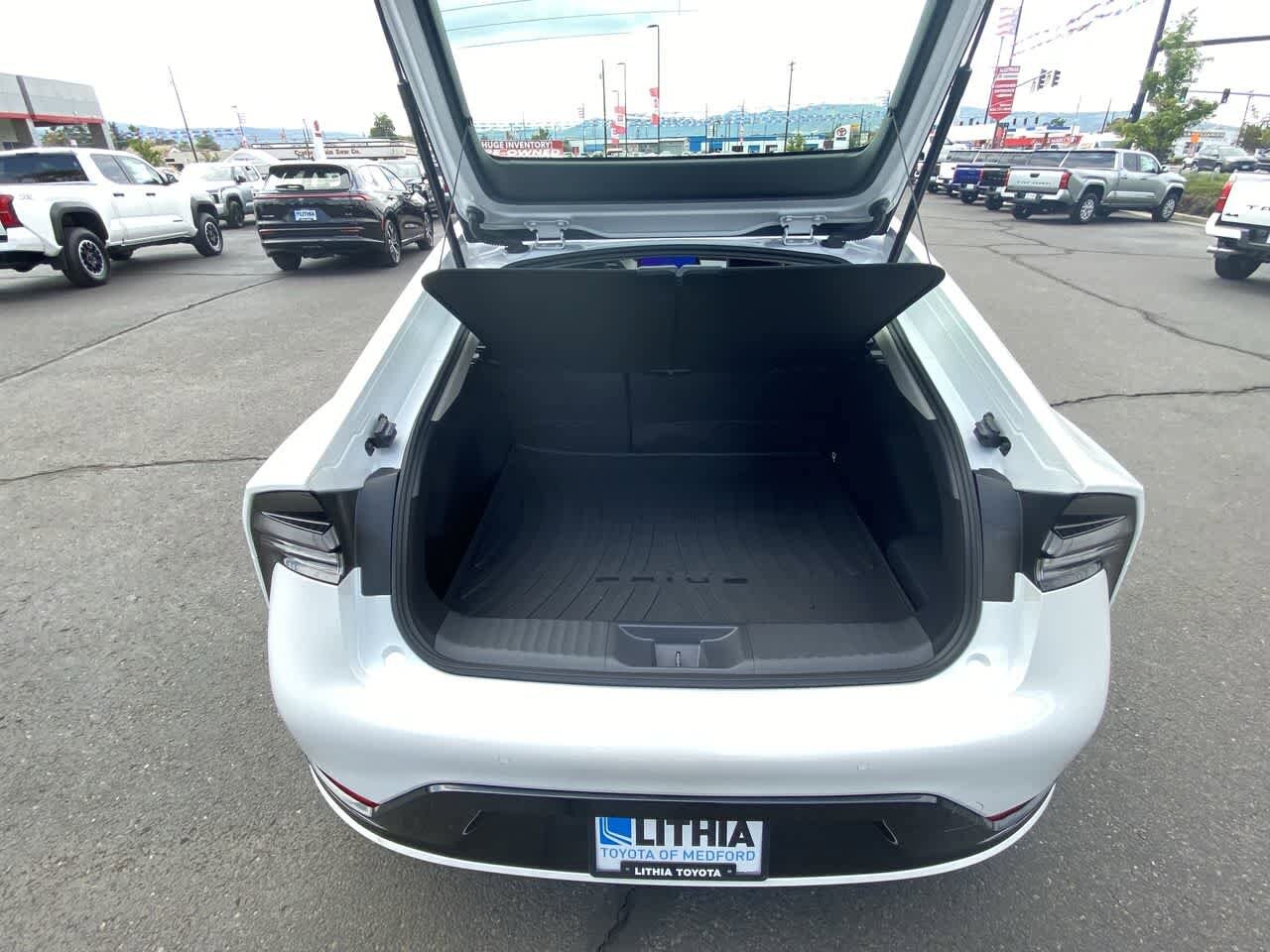 Thumbnail: 2024 Toyota Prius Prime - 22