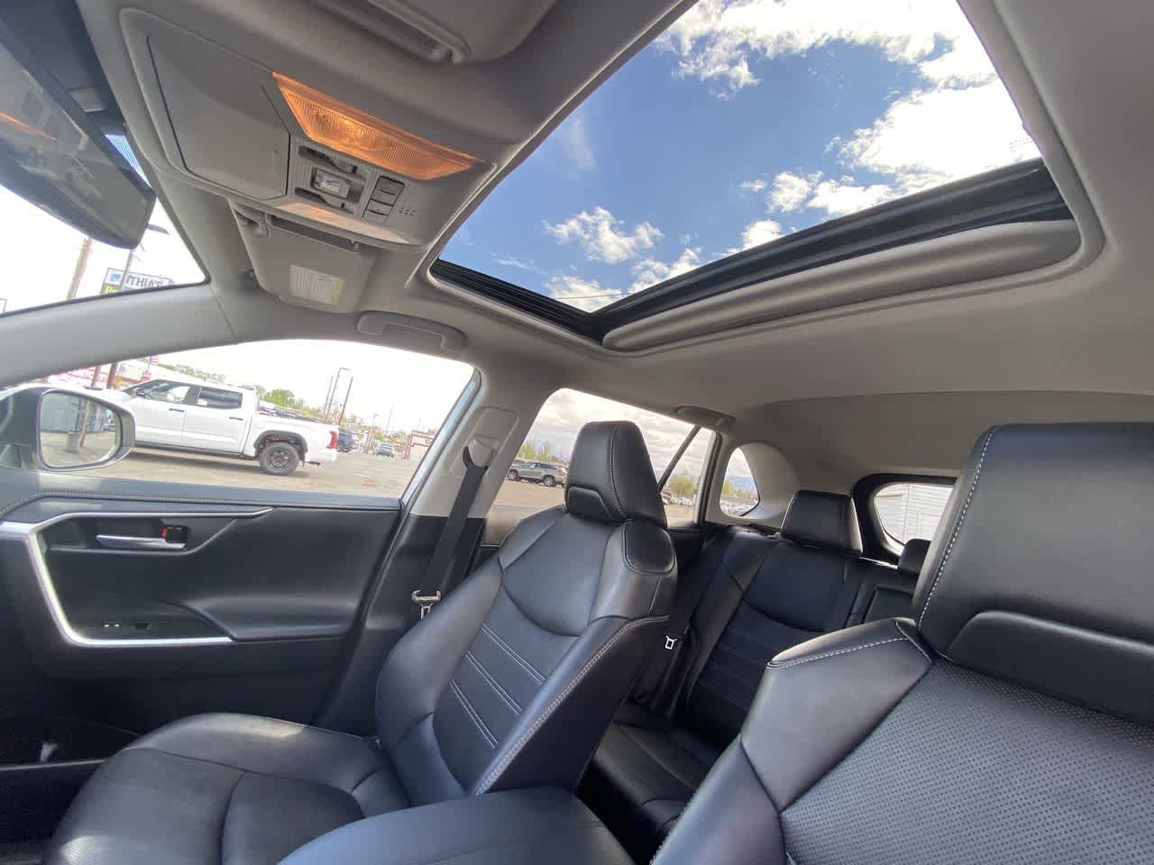 Thumbnail: 2021 Toyota RAV4 - 21