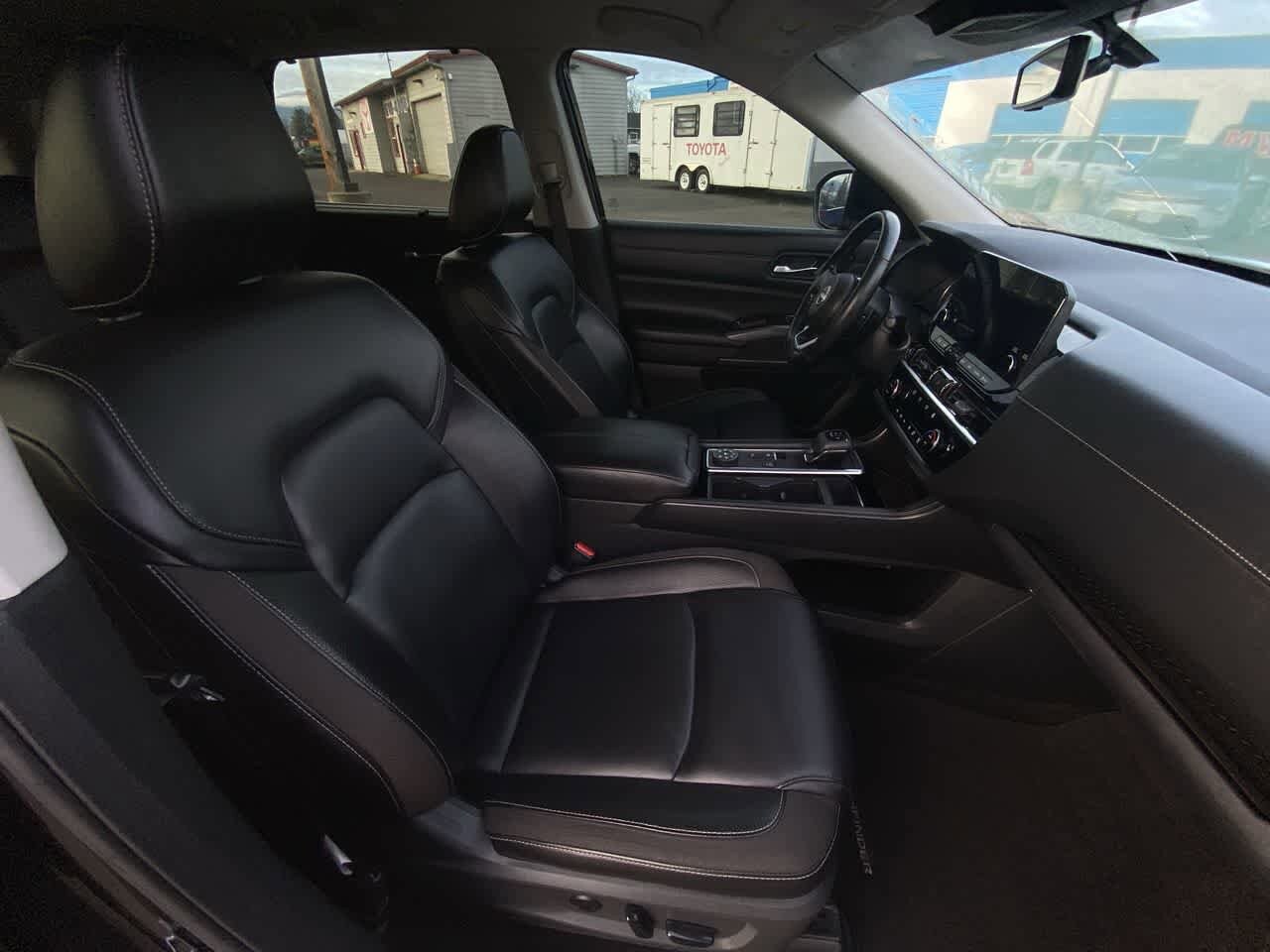 Thumbnail: 2023 Nissan Pathfinder - 24