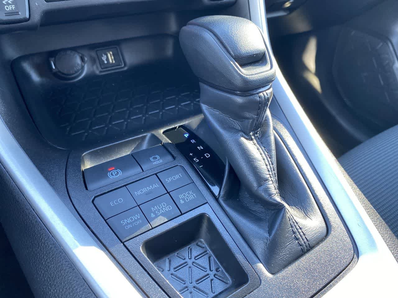 Thumbnail: 2025 Toyota RAV4 - 19