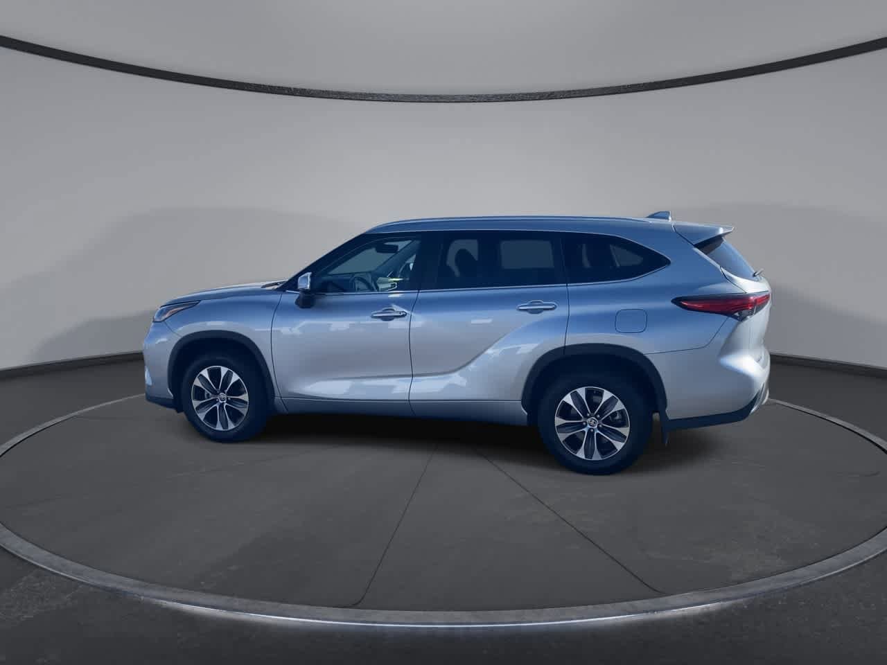 Thumbnail: 2023 Toyota Highlander - 7