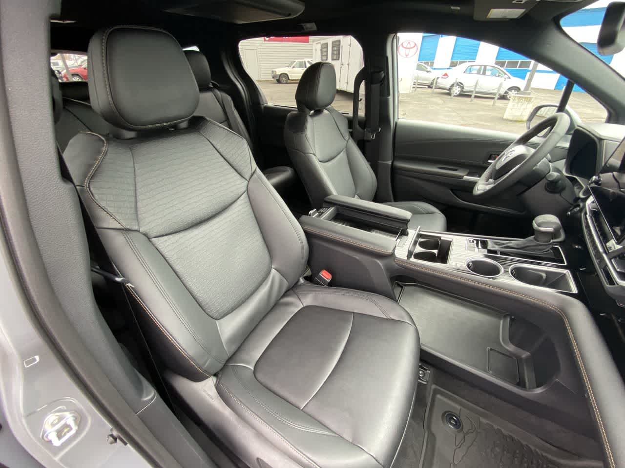 Thumbnail: 2025 Toyota Sienna - 25