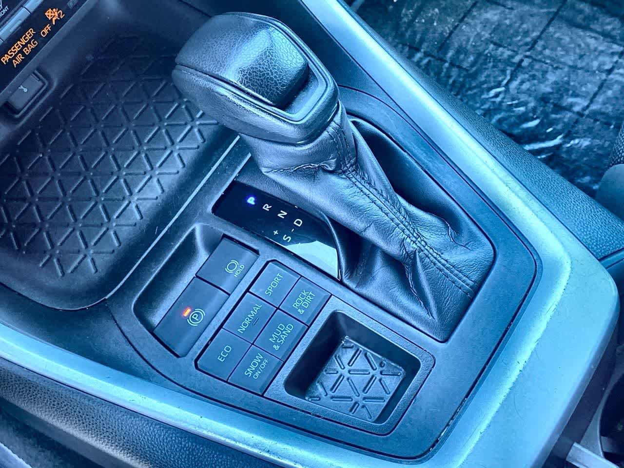 2022 Toyota RAV4 LE 19