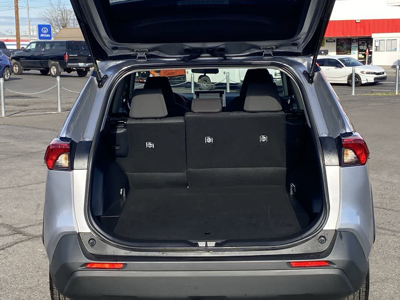 Thumbnail: 2025 Toyota RAV4 - 22