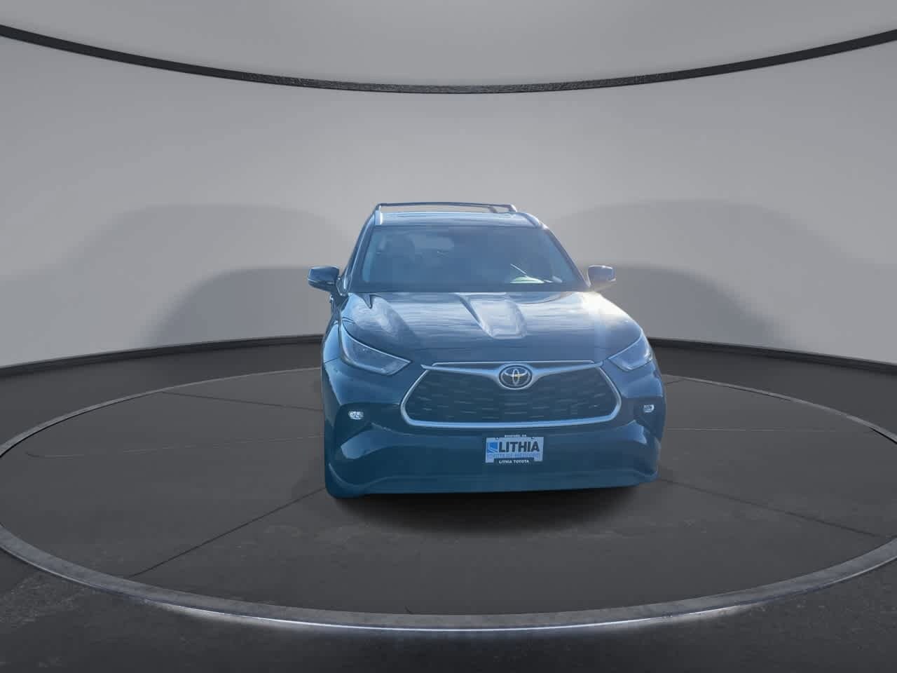 2021 Toyota Highlander XLE photo 3