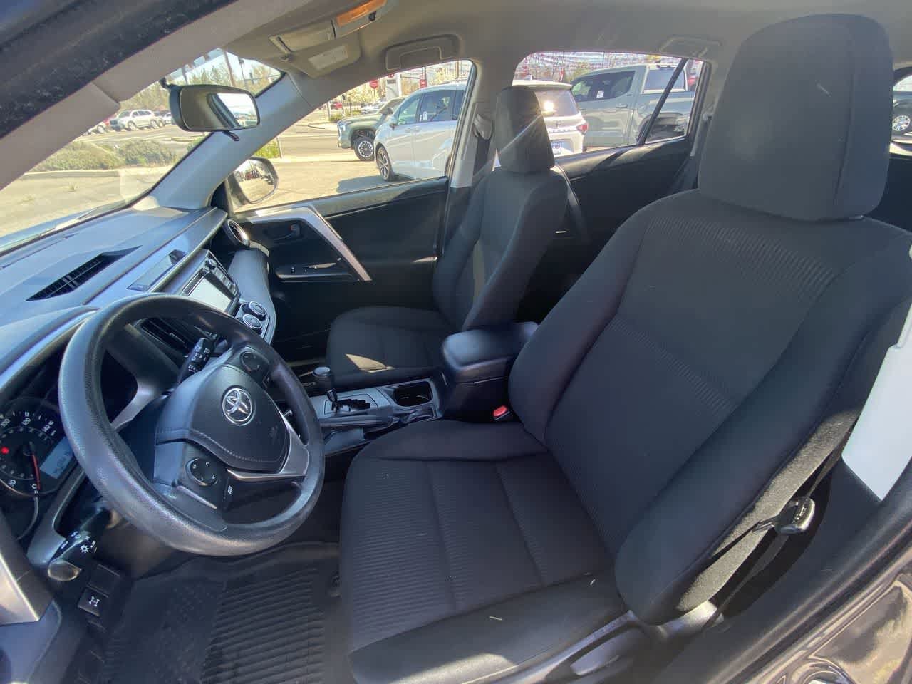 Thumbnail: 2016 Toyota RAV4 - 11