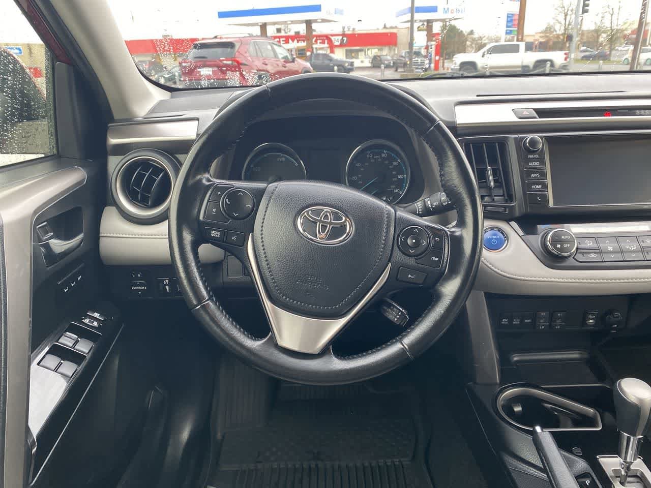 Thumbnail: 2018 Toyota RAV4 - 14